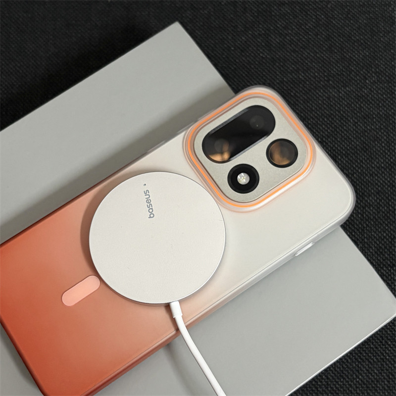 Ultra-thin Gradient Matte Tran - Magsafe Wireless Charger のレビューと価格