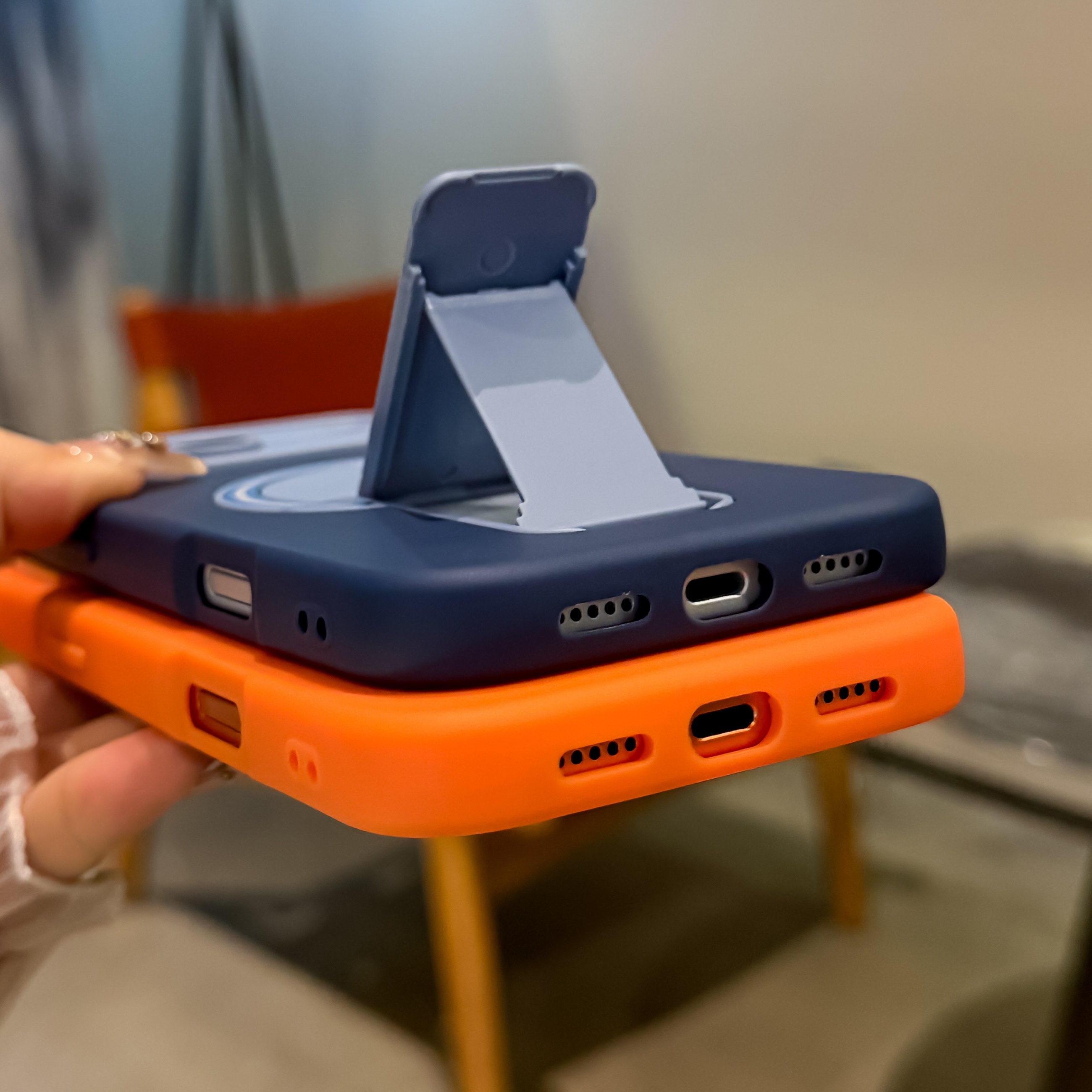 Luxury Fold Stand Holder Shock - Magsafe Wireless Charger のレビューと価格